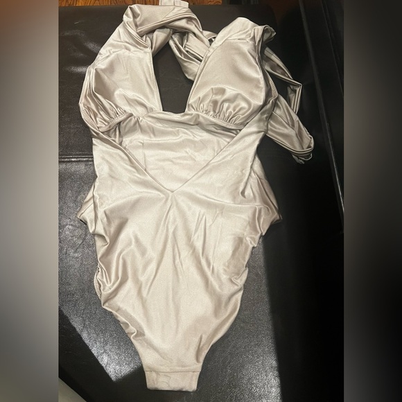 Express metallic Rouched contouring swimsuit - Picture 7 of 8